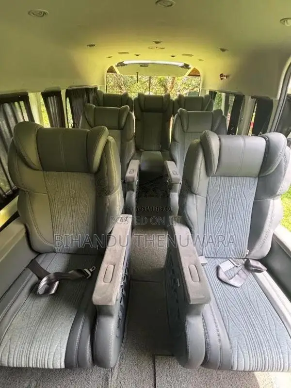 Toyota Commuter GDH 300 2025 Van (Used)