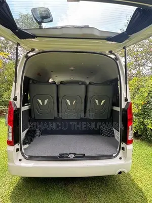 Toyota Commuter GDH 300 2025 Van (Used)