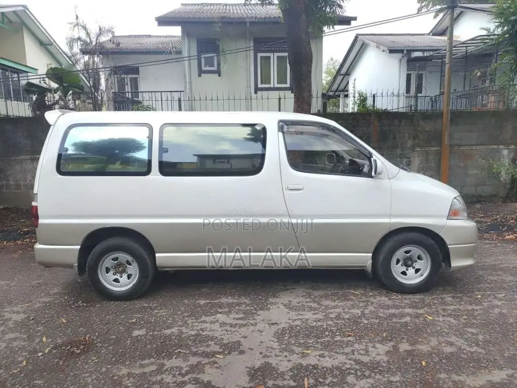 Toyota Grand Hiace Granvia 2007 Van (Used)