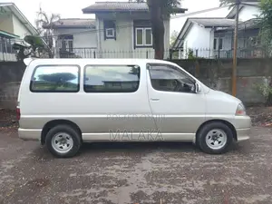 Toyota Grand Hiace Granvia 2007 Van (Used)