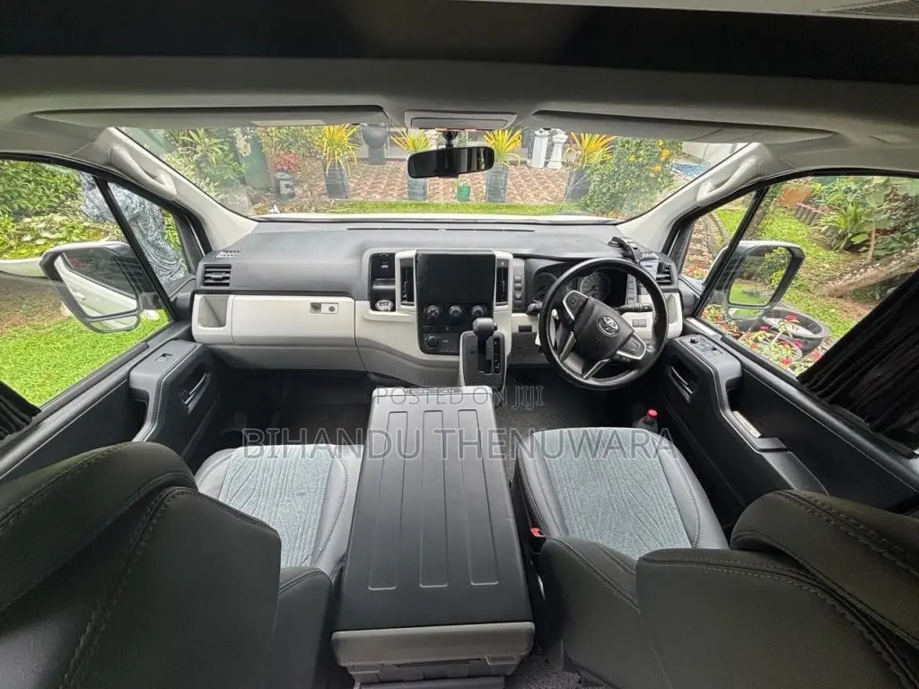 Toyota Commuter GDH 300 2025 Van (Used)