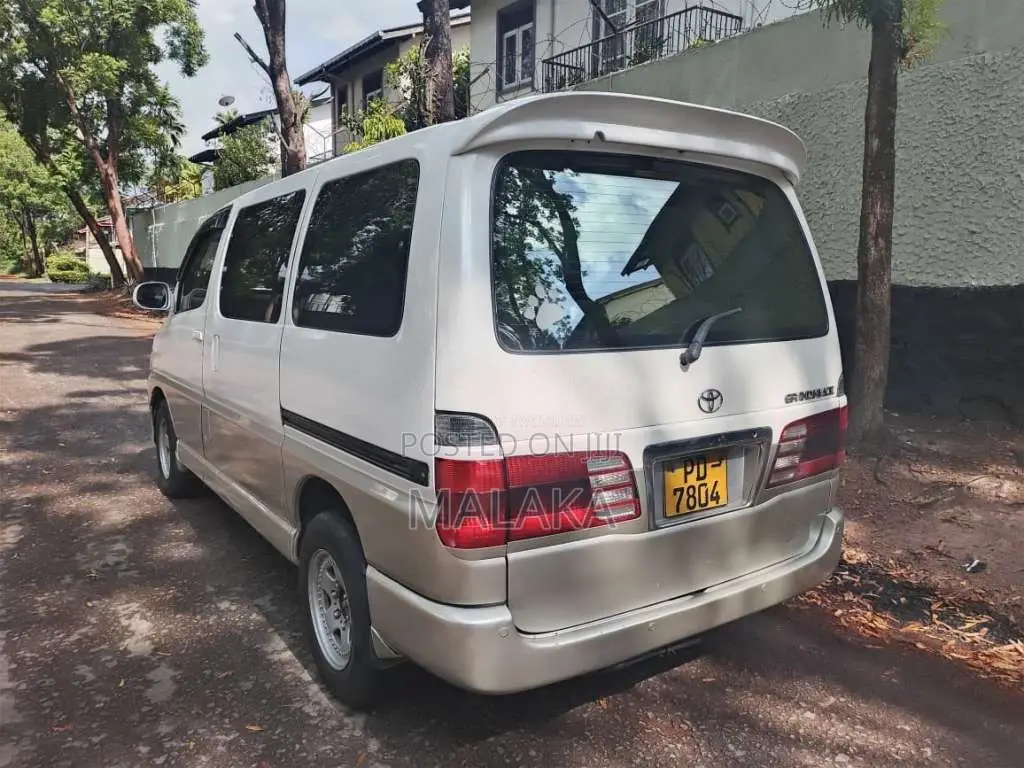 Toyota Grand Hiace Granvia 2007 Van (Used)