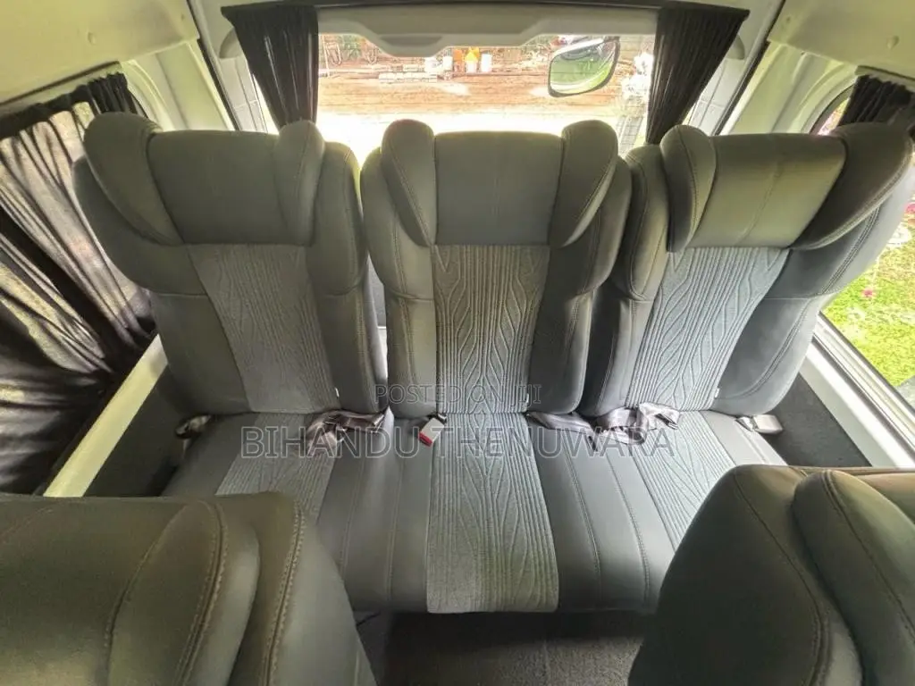 Toyota Commuter GDH 300 2025 Van (Used)