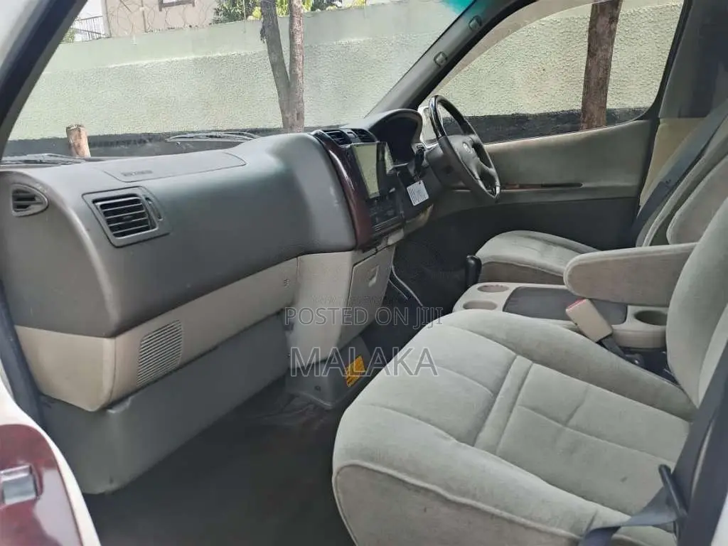 Toyota Grand Hiace Granvia 2007 Van (Used)