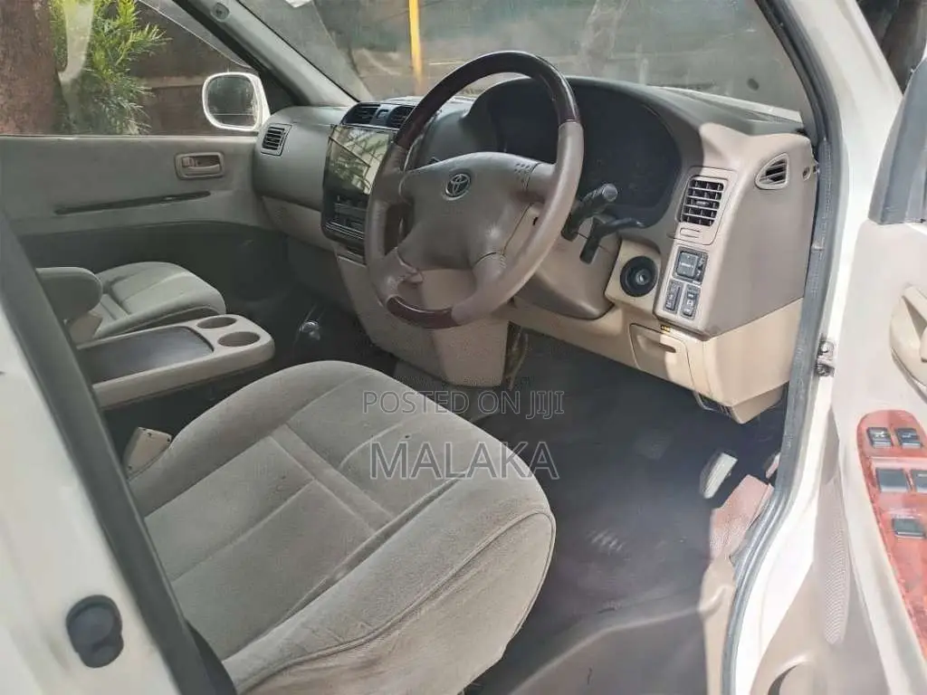 Toyota Grand Hiace Granvia 2007 Van (Used)