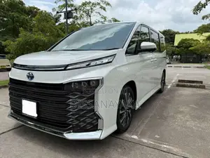 Toyota Voxy 2025 Van (Used)