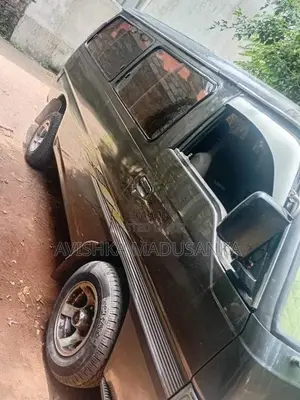 Nissan Nissan 1991 Van (Used)