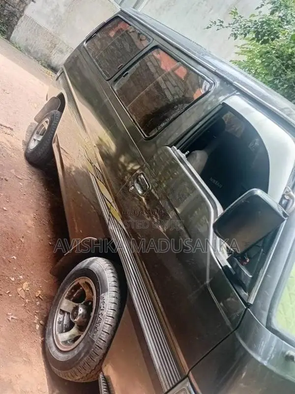 Nissan Nissan 1991 Van (Used)