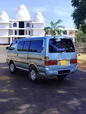 Toyota Dolphin 1998 Van (Used)
