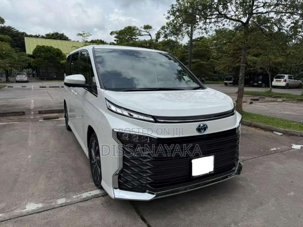 Toyota Voxy 2025 Van (Used)