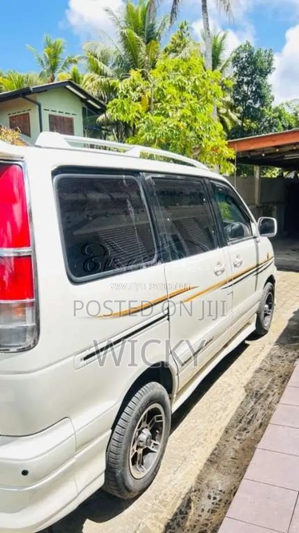 Toyota Noah Kr42 1999 Van (Used)