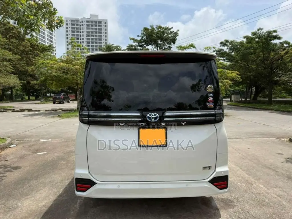 Toyota Voxy 2025 Van (Used)