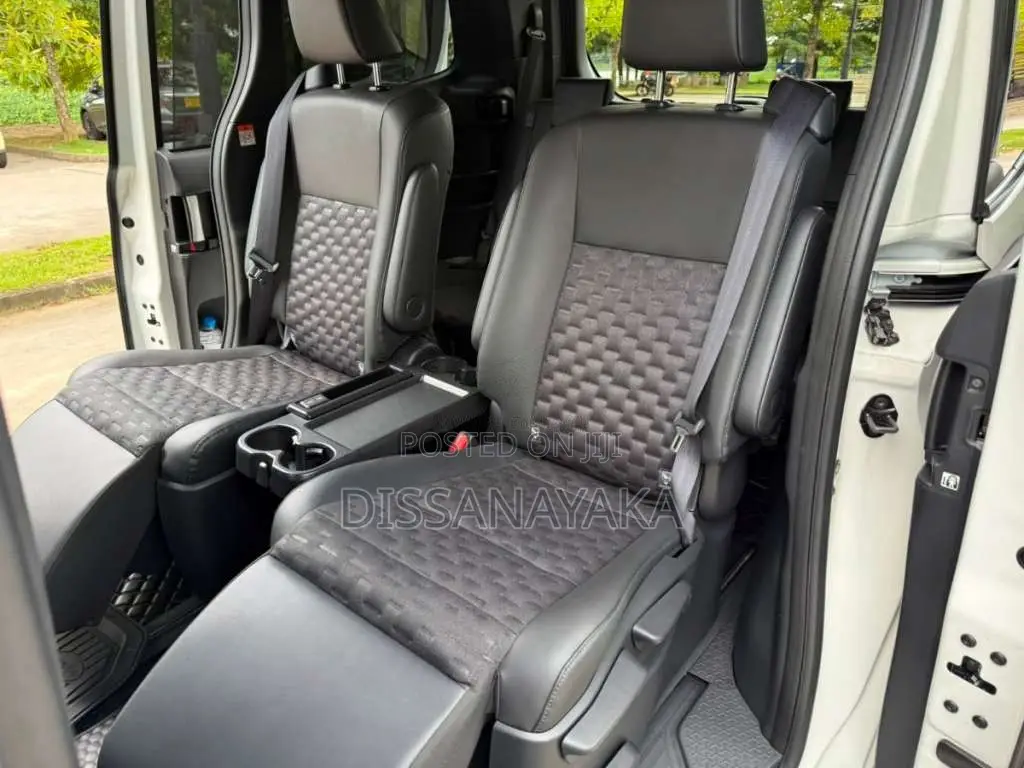 Toyota Voxy 2025 Van (Used)