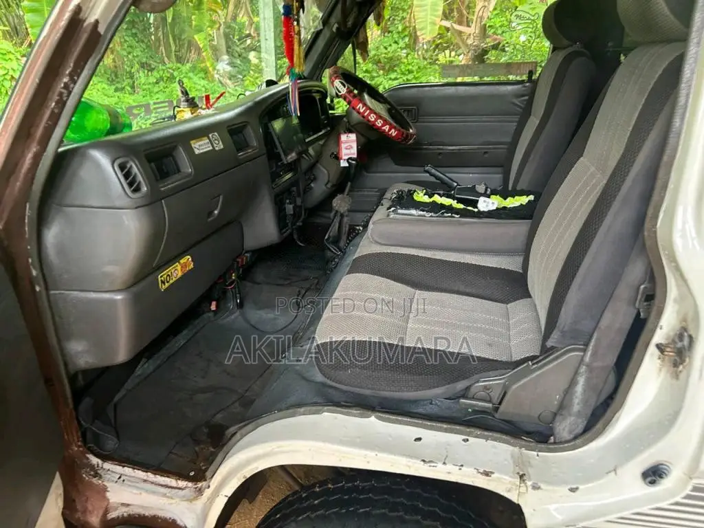Nissan Caravan 1995 Van (Used)