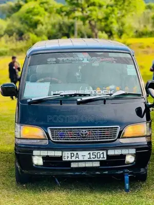 Toyota Dolphin 2000 Van (Used)