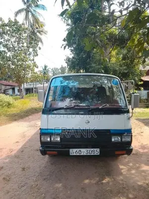 Nissan Vrge 1981 Van (Used)