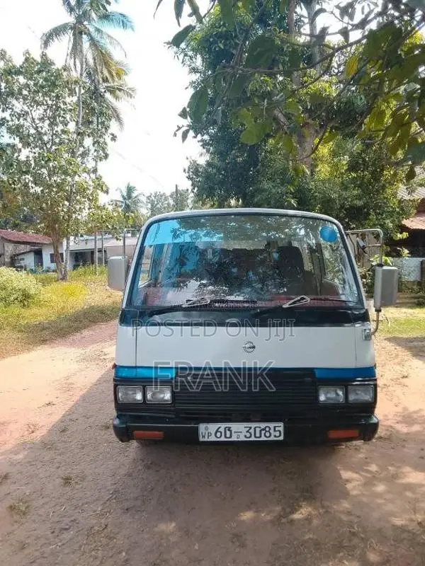 Nissan Vrge 1981 Van (Used)