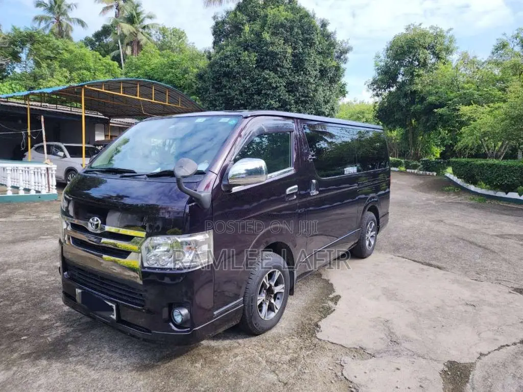 Toyota KDH 2017 Van (Used)