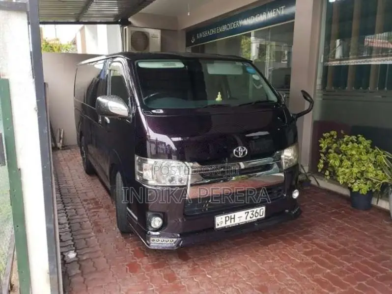 Toyota HIACE 2017 Van (Used)