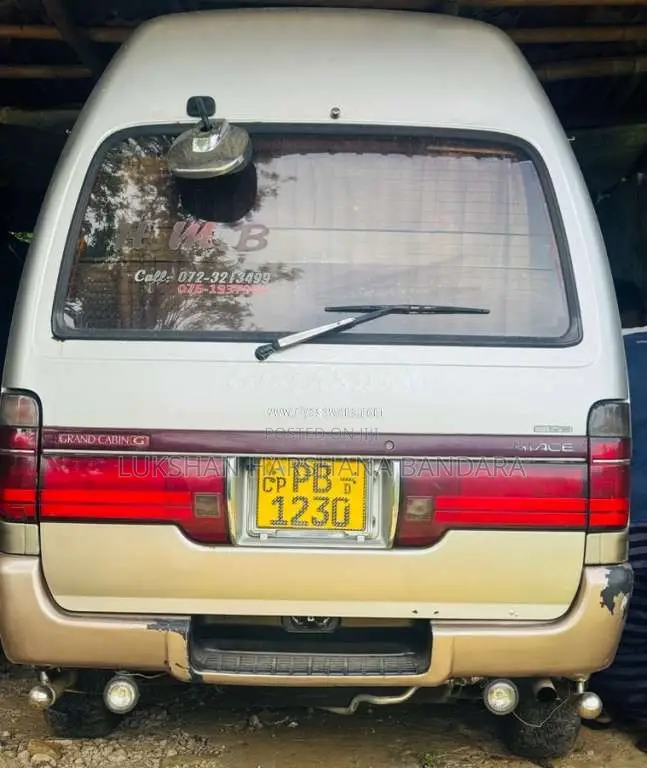 Toyota HIACE 2001 Van (Used)