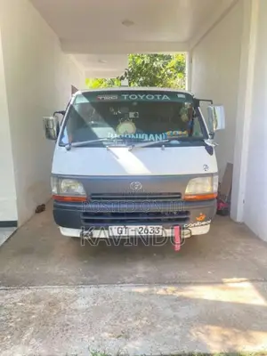 Toyota Dolphin 2002 Van (Used)