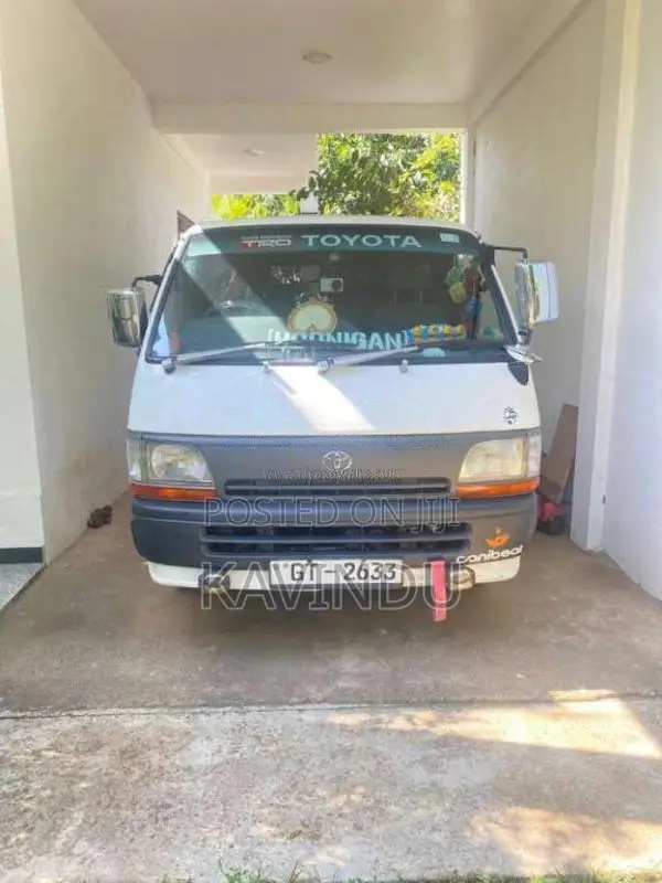 Toyota Dolphin 2002 Van (Used)