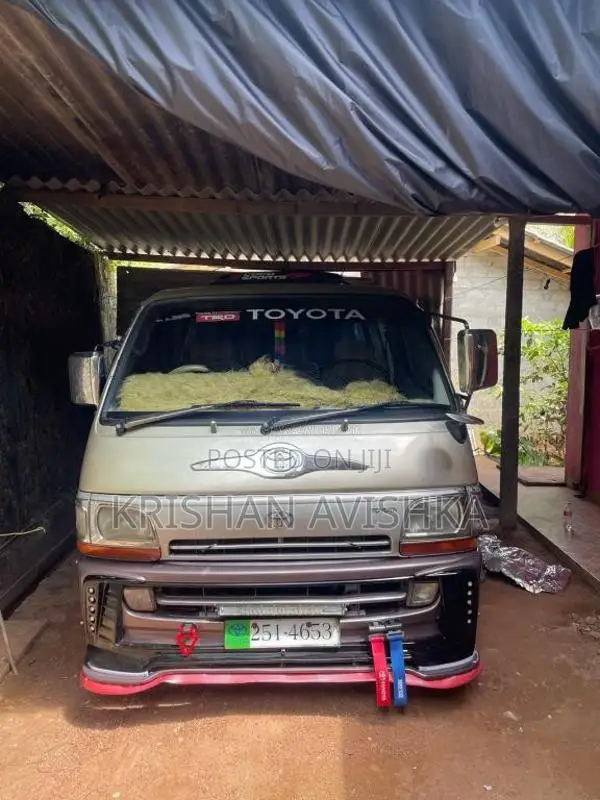 Toyota Dolphin 1993 Van (Used)