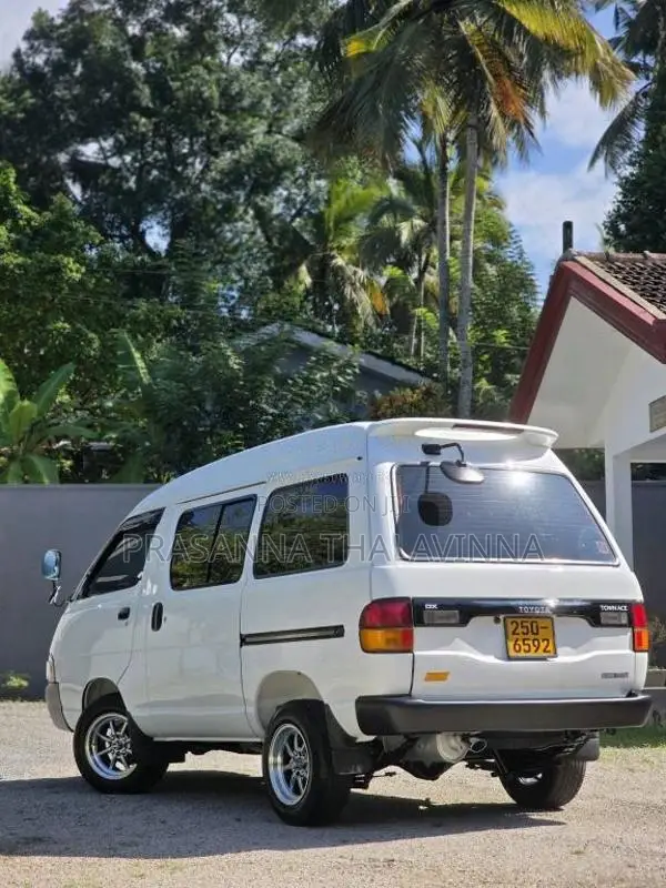 Toyota CR27 1997 Van (Used)