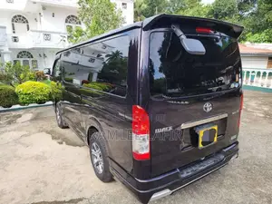 Toyota KDH 2017 Van (Used)