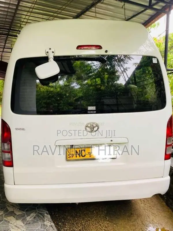 Toyota KDH 2010 Van (Used)