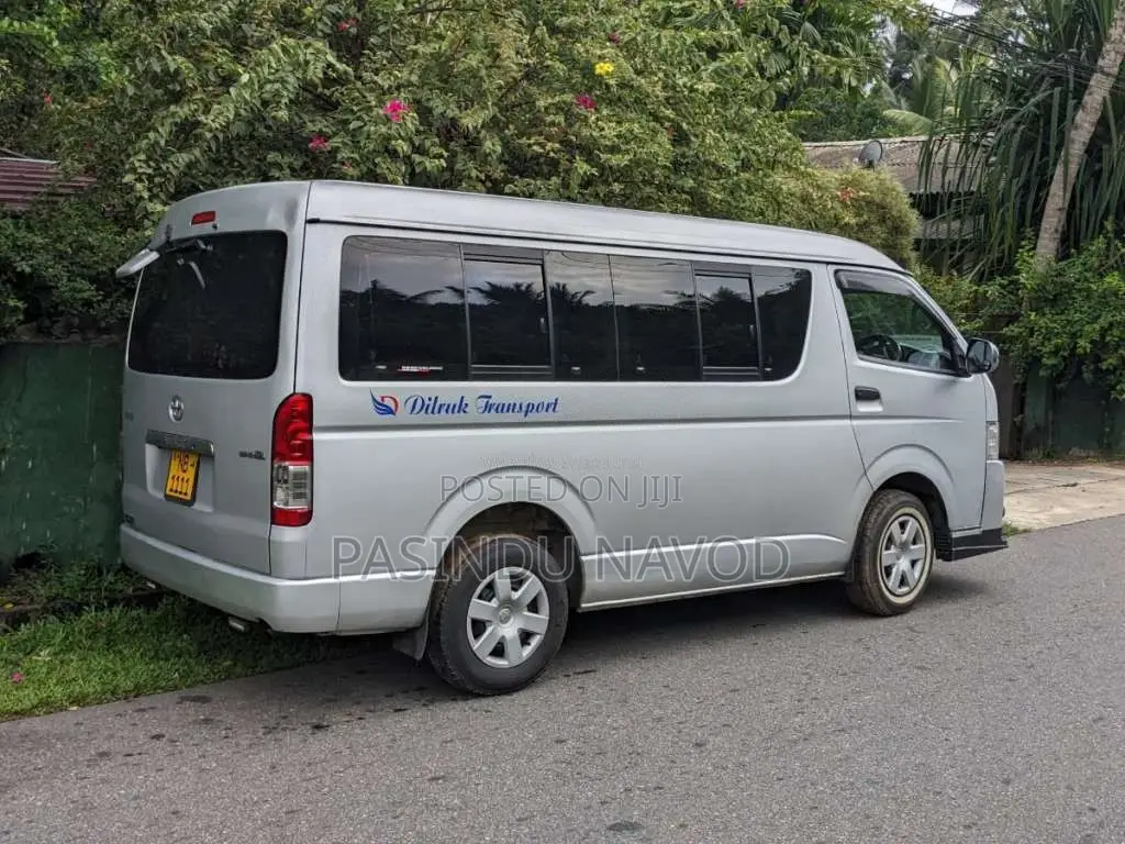 Toyota KDH 2004 Van (Used)