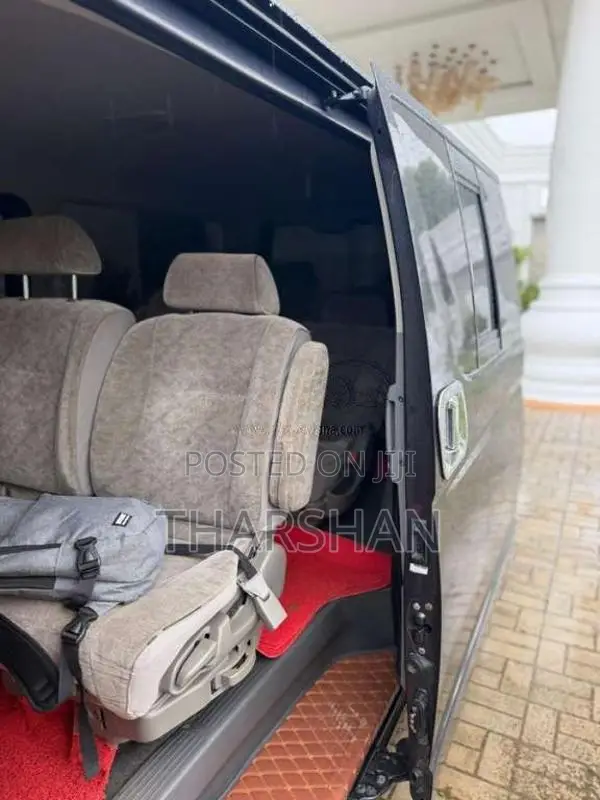 Toyota KDH 200 Super GL 2007 Van (Used)
