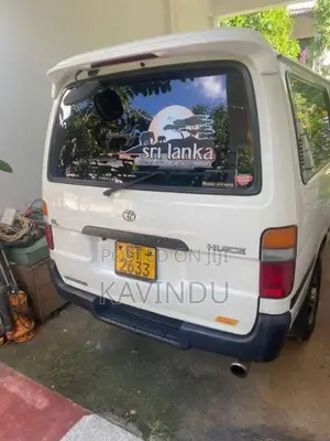 Toyota Dolphin 2002 Van (Used)