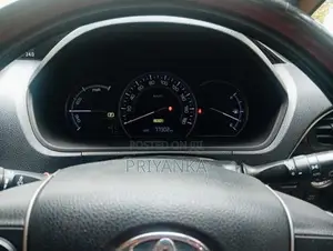 Toyota Esquire 2015 Van (Used)