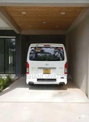 Toyota KDH 2011 Van (Used)