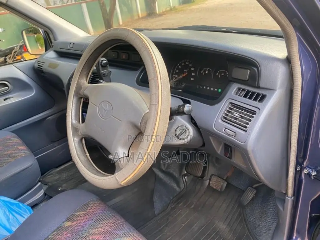 Toyota Noah CR41 1997 Van (Used)