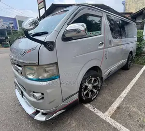 Toyota KDH Flat Roof HIACE 2006 Van (Used)