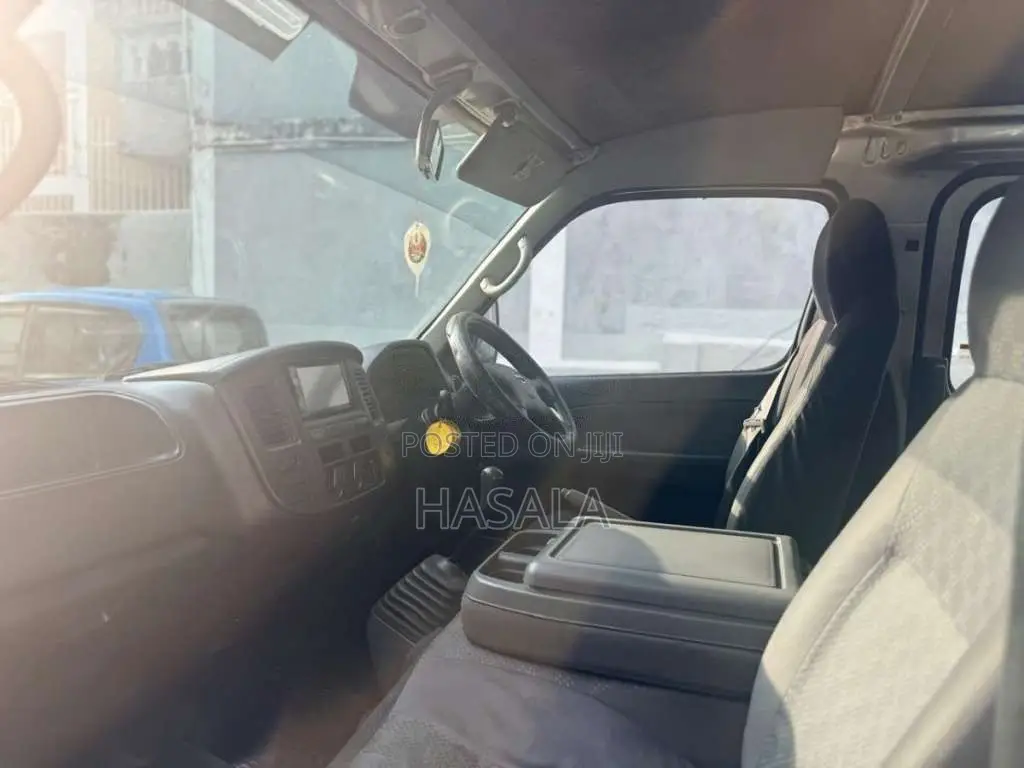 Nissan Caravan 2011 Van (Used)