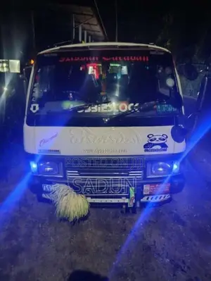 Nissan Caravan VRGE 1986 Van (Used)
