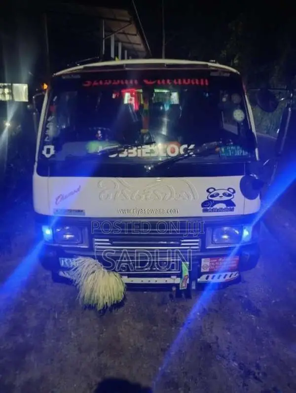 Nissan Caravan VRGE 1986 Van (Used)