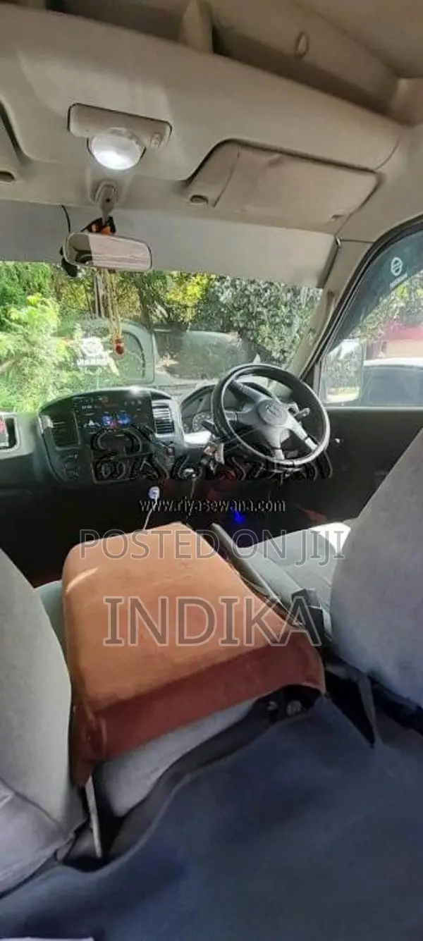 Nissan E25 2010 Van (Used)
