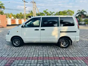 Toyota Noah 1997 Van (Used)
