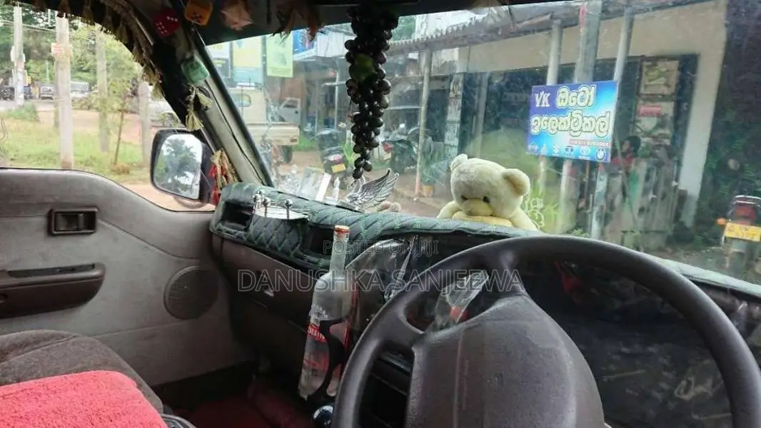 Nissan Caravan 1992 Van (Used)