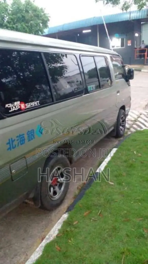 Nissan Caravan 1987 Van (Used)