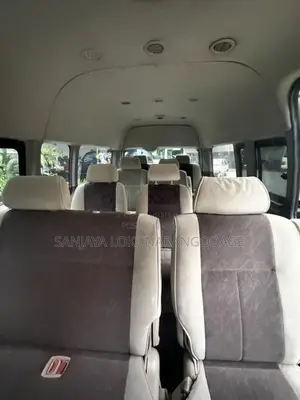 Toyota KDH 2010 Van (Used)