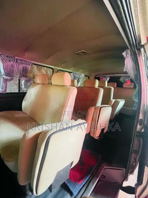 Toyota Dolphin 1993 Van (Used)