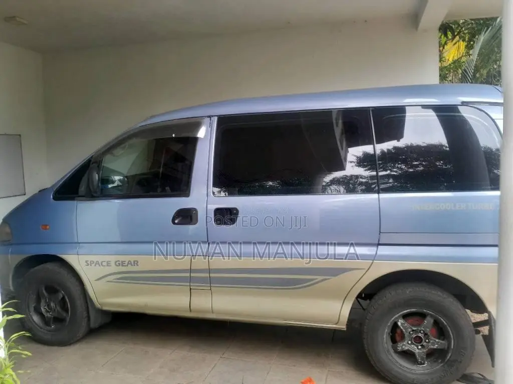 Mitsubishi L400 Space Gear 1999 Van (Used)