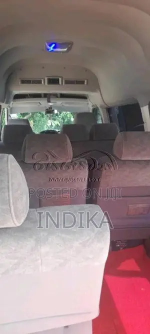 Nissan E25 2010 Van (Used)