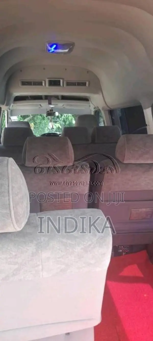 Nissan E25 2010 Van (Used)
