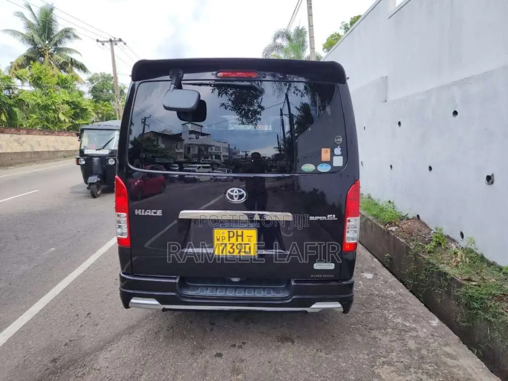 Toyota KDH 2017 Van (Used)